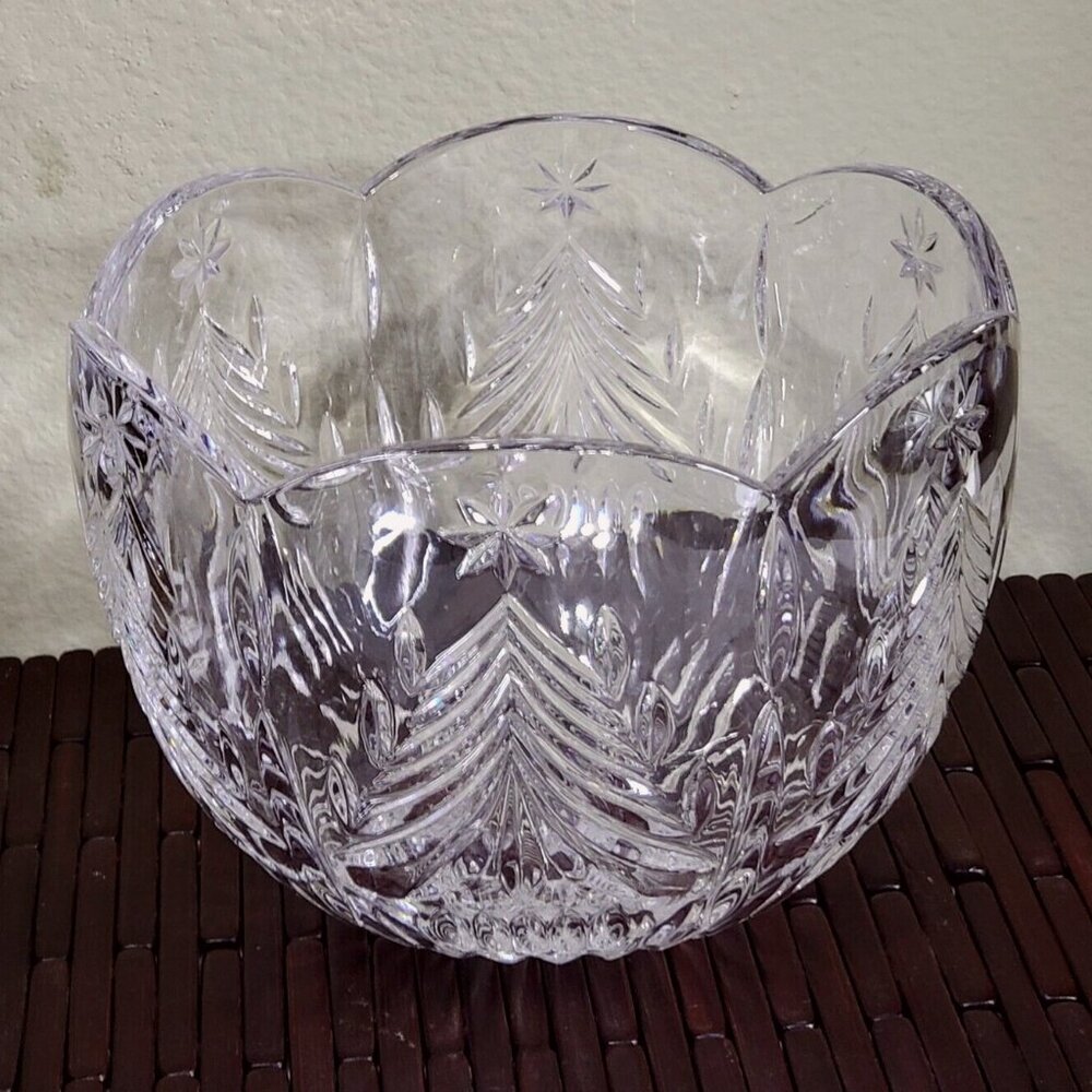 Mikasa Christmas Tree Serving Bowl 8" heavy cut fine lead crystal